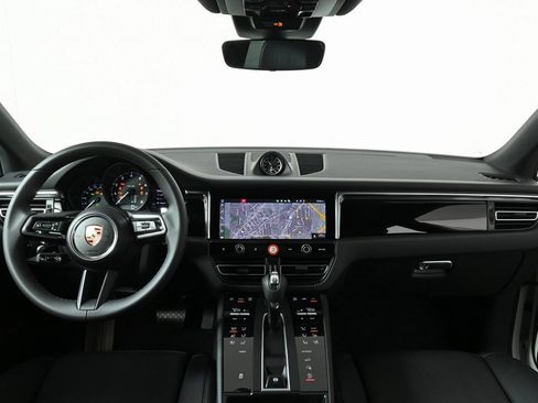 Certified 2025 Porsche Macan image 17