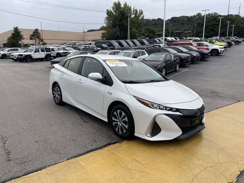 Used 2021 Toyota Prius Prime XLE FWD image 6