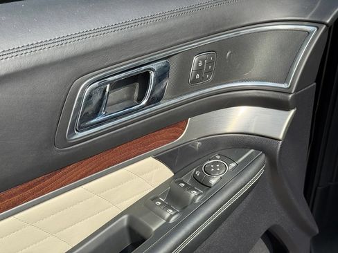 Used 2019 Ford Explorer Platinum AWD/4WD image 11