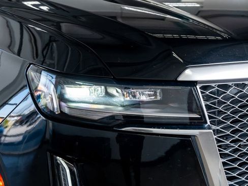 Used 2022 Cadillac Escalade Premium Luxury image 17