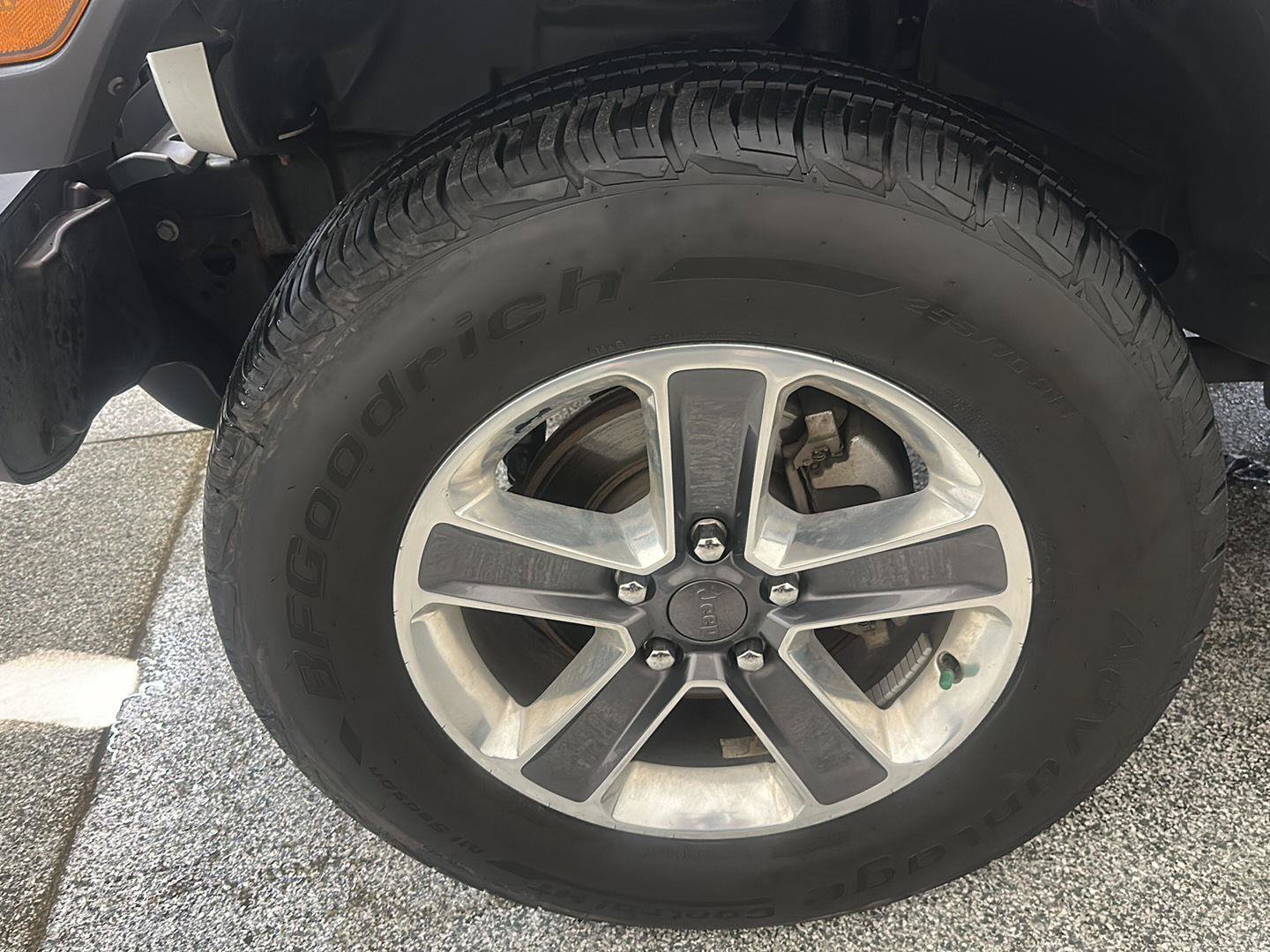 Used 2018 Jeep Wrangler Unlimited Sahara w/ Cold Weather Group AWD/4WD image 12