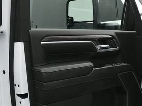 Used 2024 Chevrolet Silverado 2500 LTZ AWD/4WD image 10