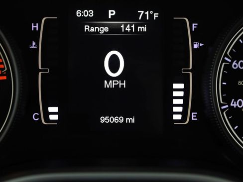 Used 2018 Jeep Cherokee Latitude Plus w/ Cold Weather Group image 34