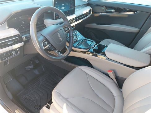 Used 2022 Lincoln Nautilus Standard w/ Premium Package image 13