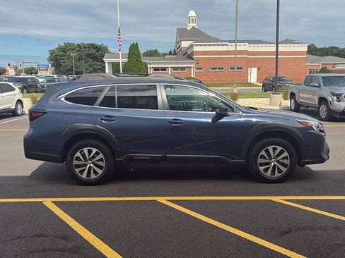 Used 2023 Subaru Outback Premium image 12