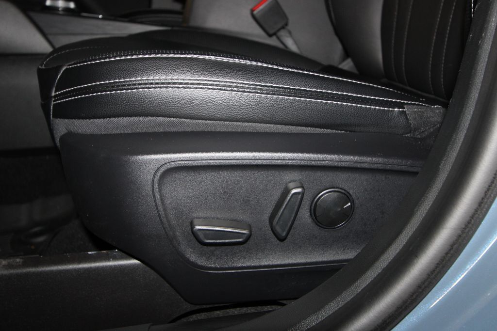 Used 2025 Ford Escape SE w/ PHEV Premium Package FWD image 7