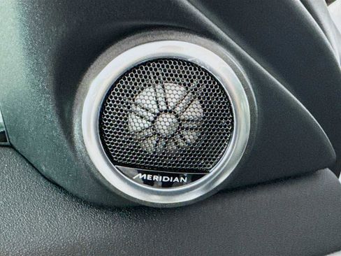 Used 2025 Land Rover Range Rover Evoque S image 19