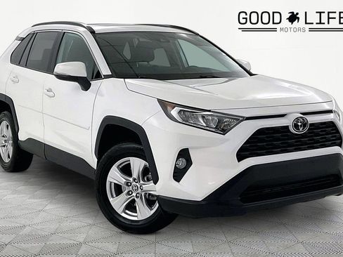 Used 2021 Toyota RAV4 XLE w/ Convenience Package FWD image 1
