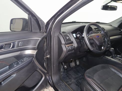 Used 2018 Ford Explorer XLT w/ Equipment Group 202A image 45