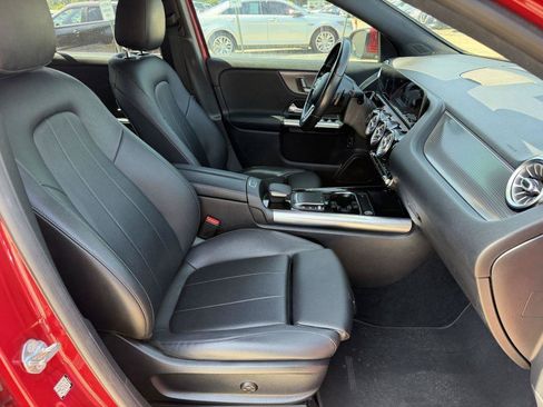 Used 2021 Mercedes-Benz GLA 250 4MATIC w/ Premium Package image 13