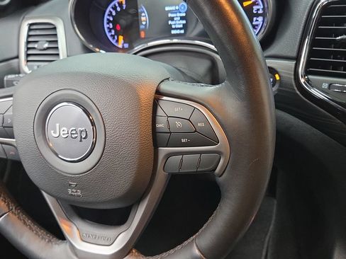 Used 2022 Jeep Grand Cherokee Laredo X AWD/4WD image 17
