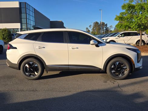 New 2026 Kia Sportage LX image 8