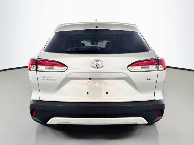 Used 2024 Toyota Corolla Cross LE w/ Moonroof Package FWD image 7