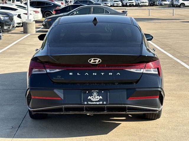 Used 2025 Hyundai Elantra SEL FWD image 5