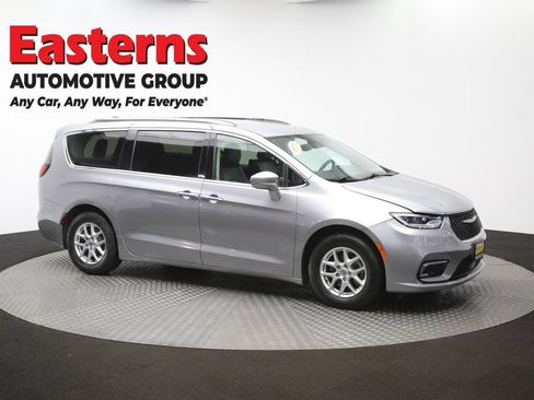 Used 2021 Chrysler Pacifica Touring-L FWD image 50