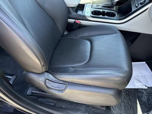 Used 2024 Kia Carnival LX FWD image 10