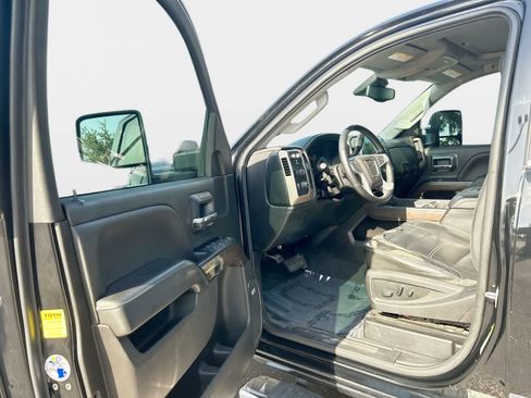 Used 2019 GMC Sierra 2500 Denali w/ Duramax Plus Package AWD/4WD image 10