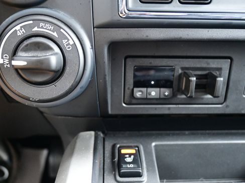 Certified 2024 Nissan Titan SV w/ SV Convenience Package image 28