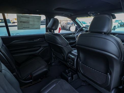 New 2025 Jeep Grand Cherokee L Altitude image 17