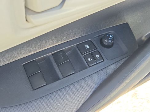 Used 2022 Toyota Corolla LE image 20