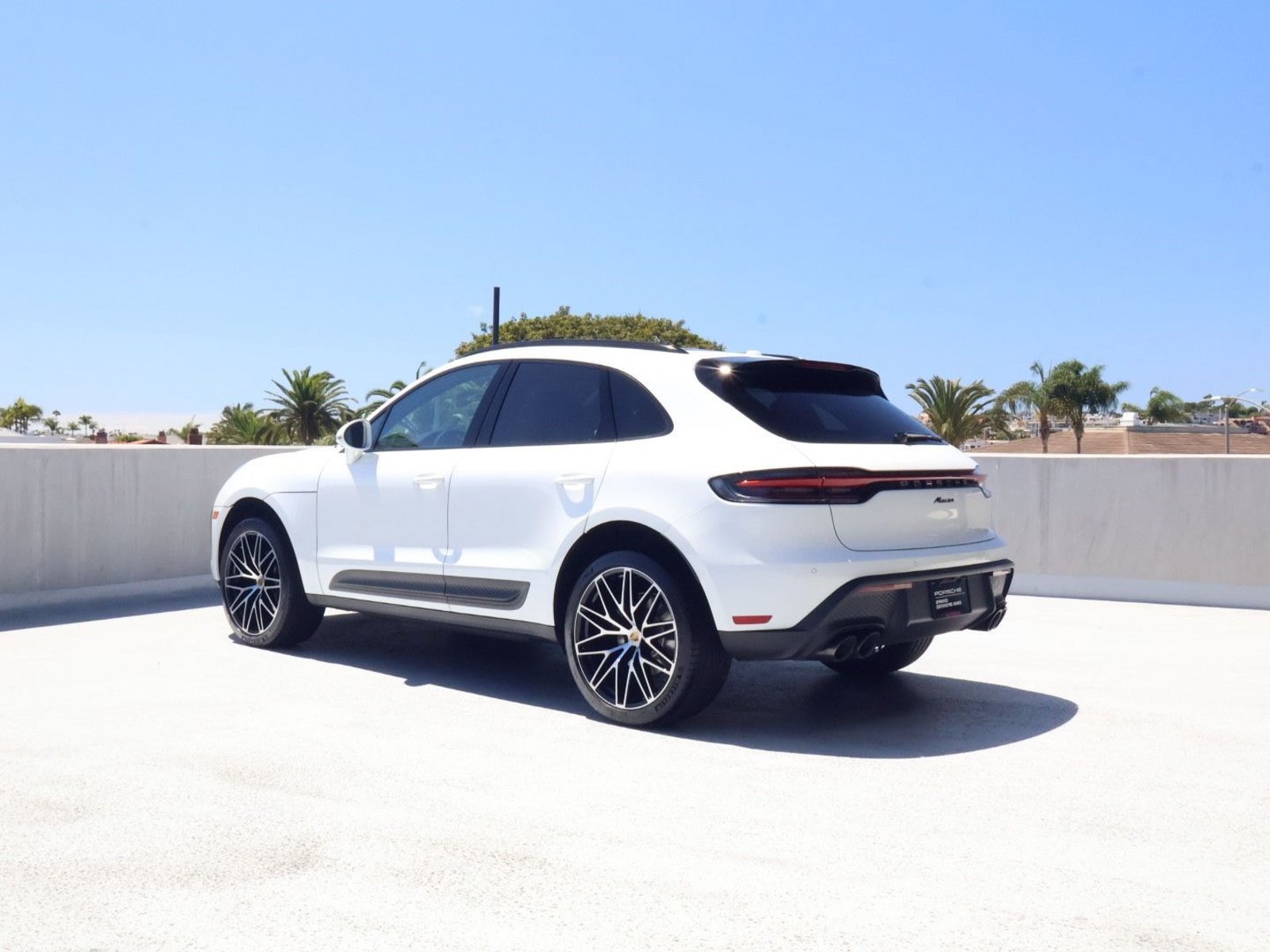 Certified 2026 Porsche Macan AWD/4WD image 3
