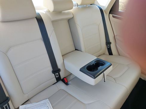 Used 2019 Volkswagen Passat 2.0T SE R-Line image 11