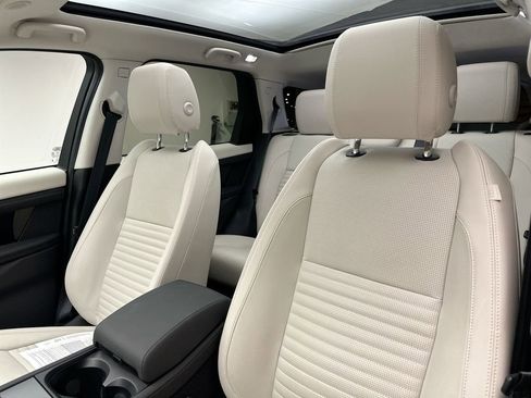 Used 2024 Land Rover Discovery Sport S image 10