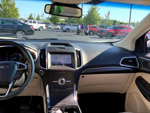 Used 2020 Ford Edge Titanium w/ Equipment Group 301A AWD/4WD image 10