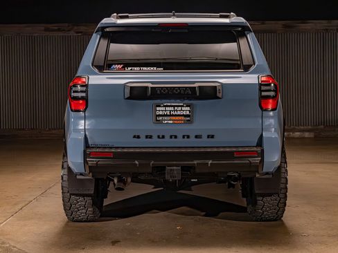 Used 2025 Toyota 4Runner SR5 AWD/4WD image 8