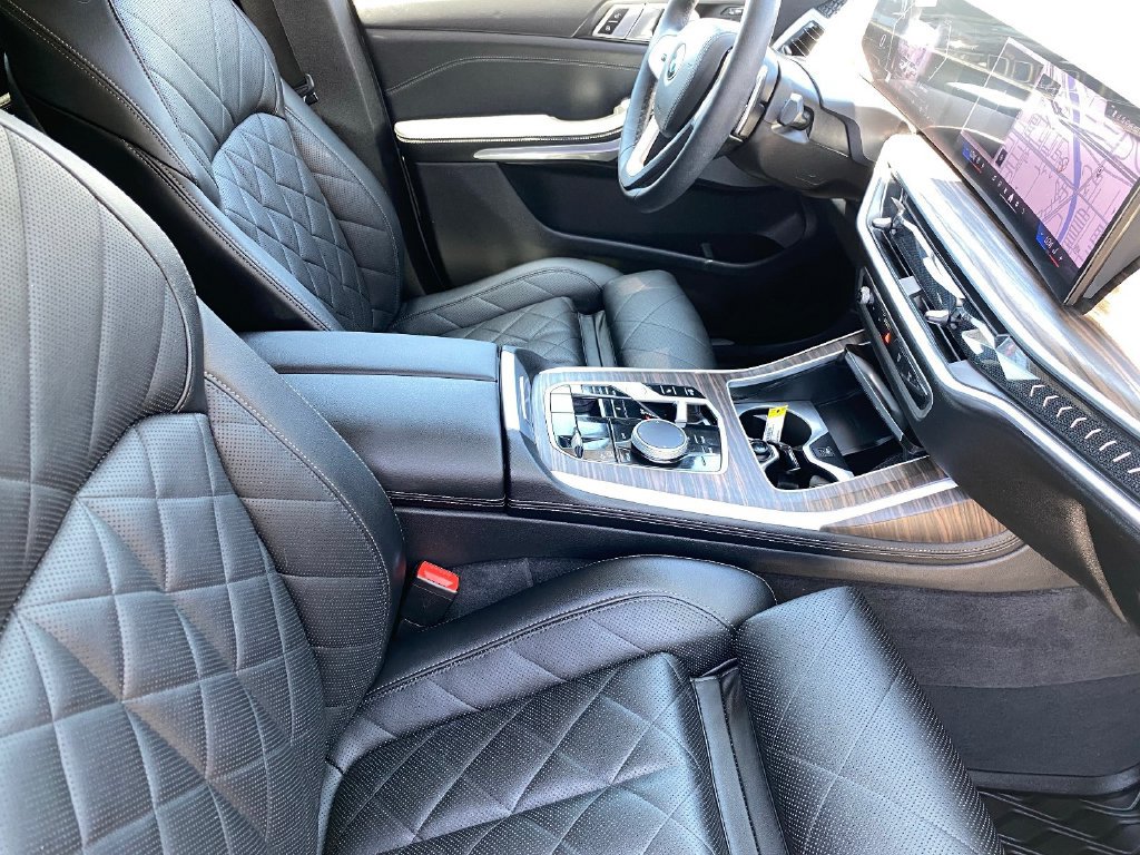 Used 2024 BMW X7 xDrive40i AWD/4WD image 9