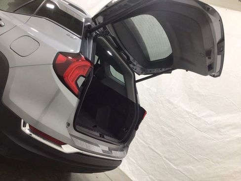 Used 2024 GMC Terrain SLT image 26