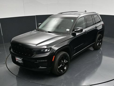 Used 2023 Jeep Grand Cherokee Limited w/ Black Appearance Package AWD/4WD image 54