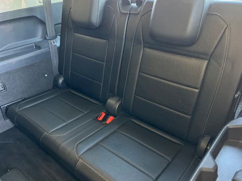 Used 2020 Volkswagen Tiguan SE AWD/4WD image 16