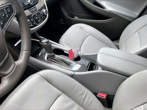Used 2017 Chevrolet Malibu LT w/ Leather Package FWD image 18