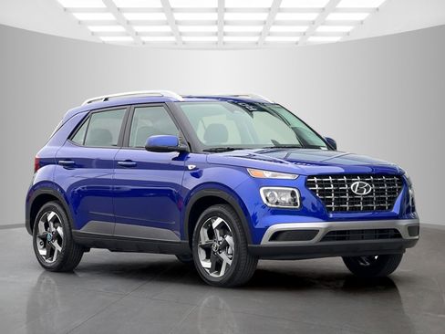 New 2025 Hyundai Venue SEL FWD image 2
