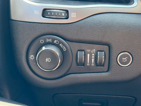 Used 2022 Jeep Cherokee Latitude Lux FWD image 20