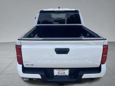 Used 2025 Toyota Tacoma SR5 AWD/4WD image 11