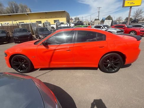 Used 2018 Dodge Charger R/T w/ Blacktop Package RWD image 4