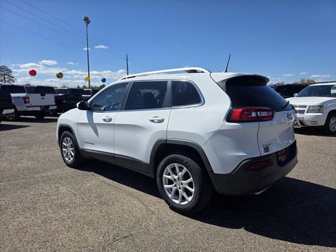 Used 2017 Jeep Cherokee Latitude w/ Comfort/Convenience Group AWD/4WD image 4