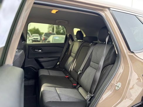Used 2025 Nissan Rogue SV AWD/4WD image 11
