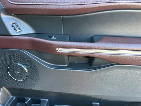 Used 2023 Ford Expedition Limited image 20