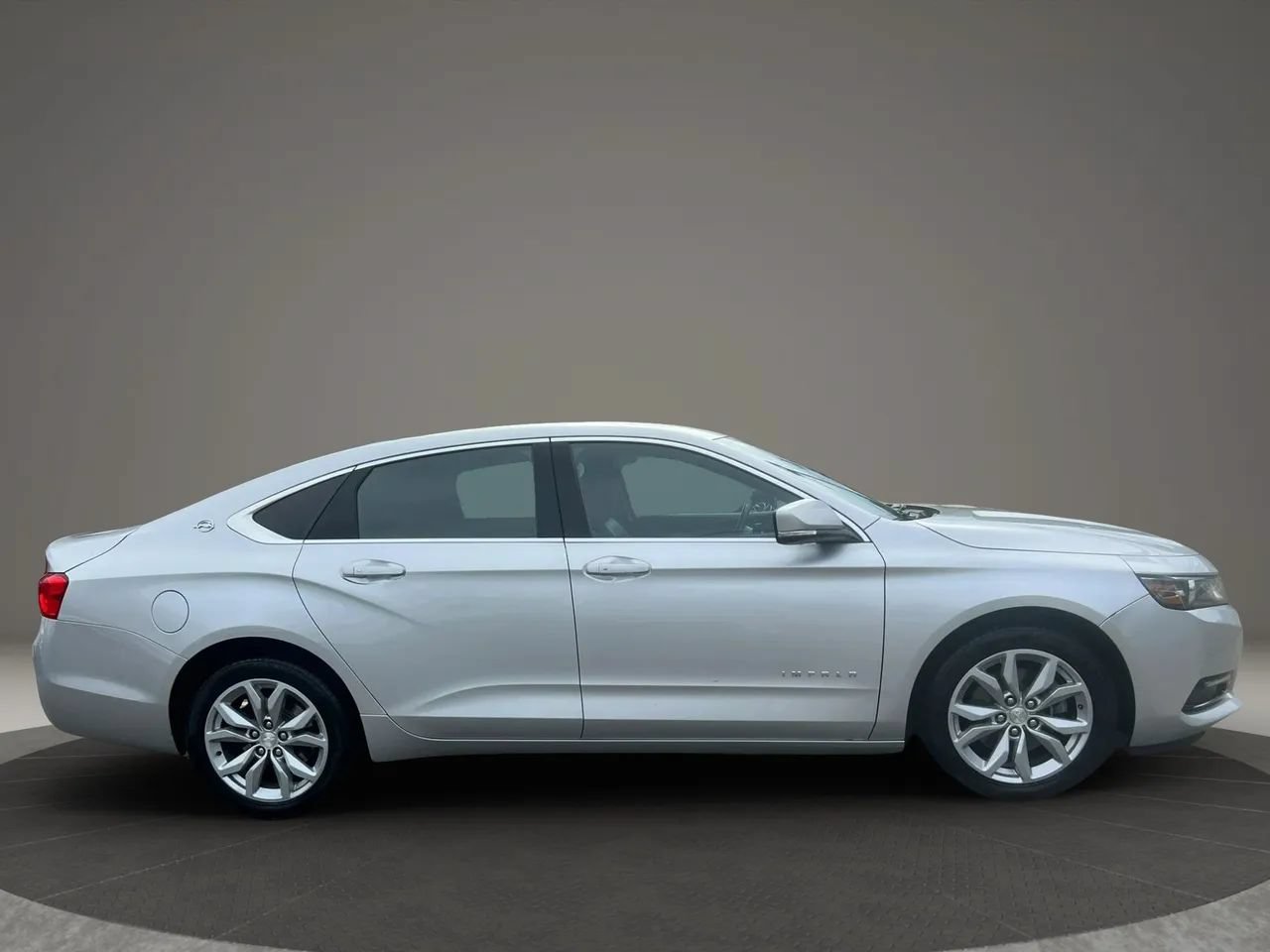 Used 2019 Chevrolet Impala LT FWD image 4