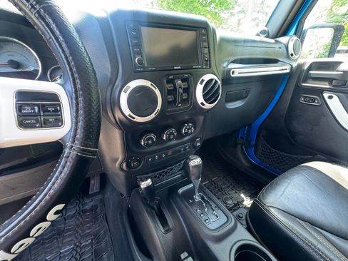 Used 2014 Jeep Wrangler Unlimited Sahara AWD/4WD image 29