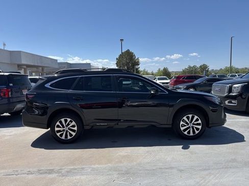 Used 2023 Subaru Outback Premium AWD/4WD image 6