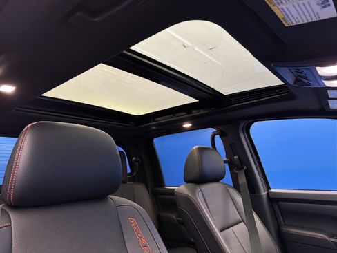 Used 2023 Nissan Titan PRO-4X w/ Pro-4x Convenience Package image 28