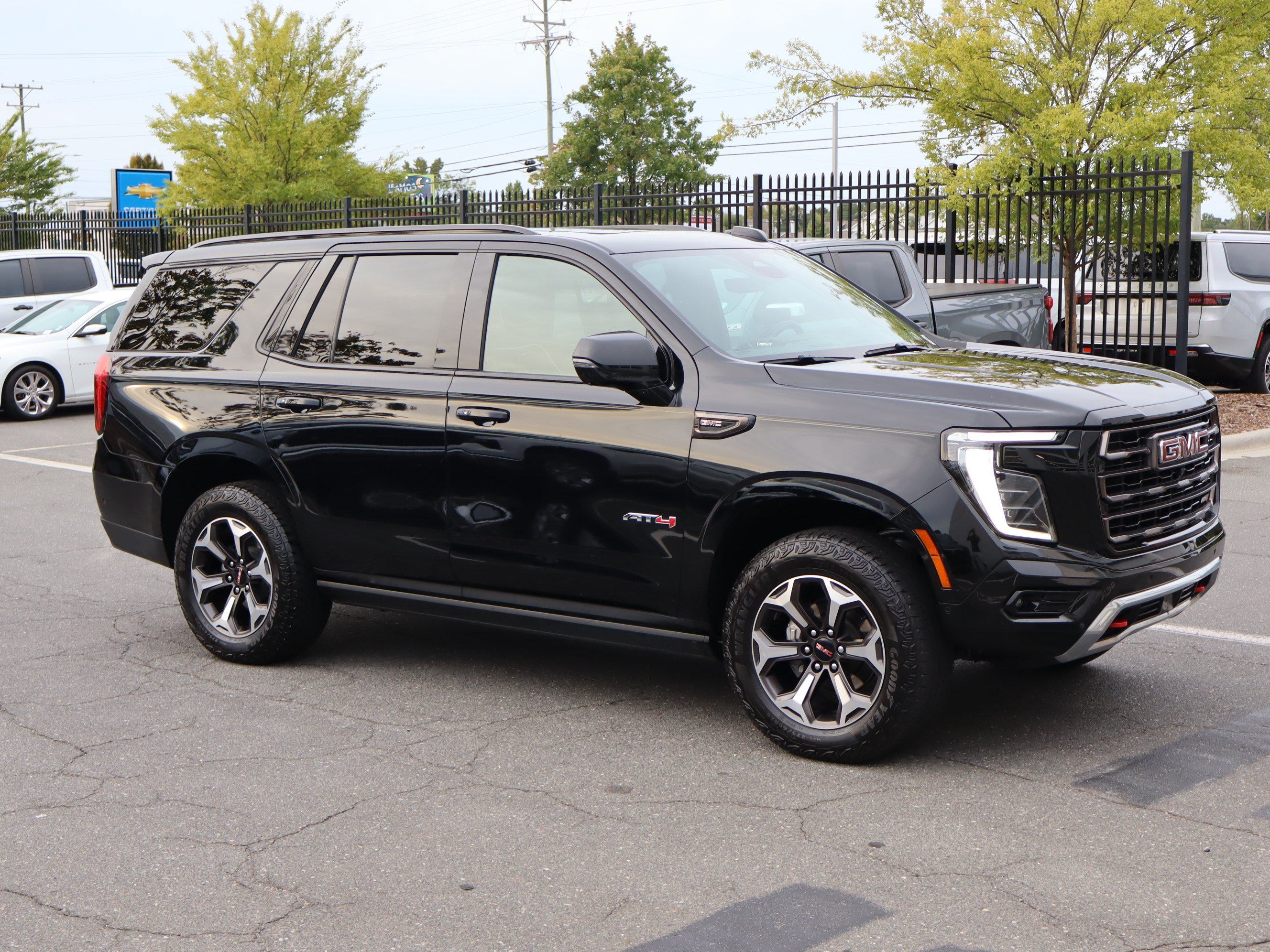 Used 2025 GMC Yukon AT4 Ultimate AWD/4WD image 2