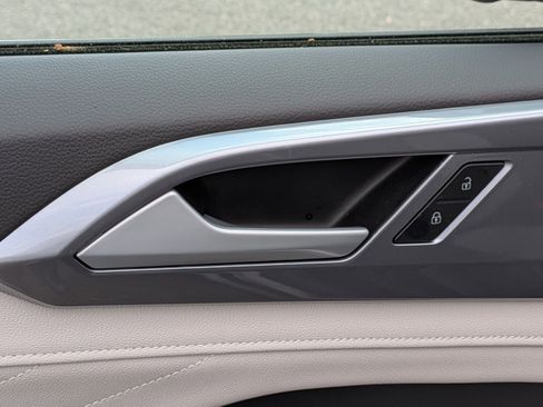 Used 2025 Volkswagen Taos SEL image 12