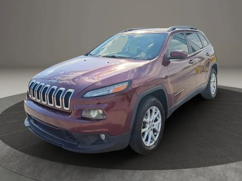 Used 2018 Jeep Cherokee Latitude FWD image 3