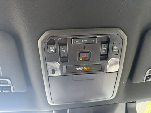 Used 2025 Toyota Tundra Capstone AWD/4WD image 25
