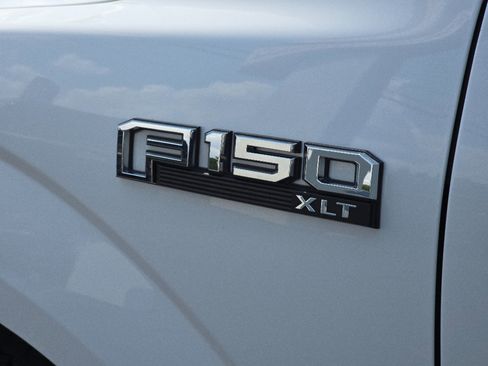 Used 2018 Ford F150 XLT w/ Equipment Group 302A Luxury AWD/4WD image 12